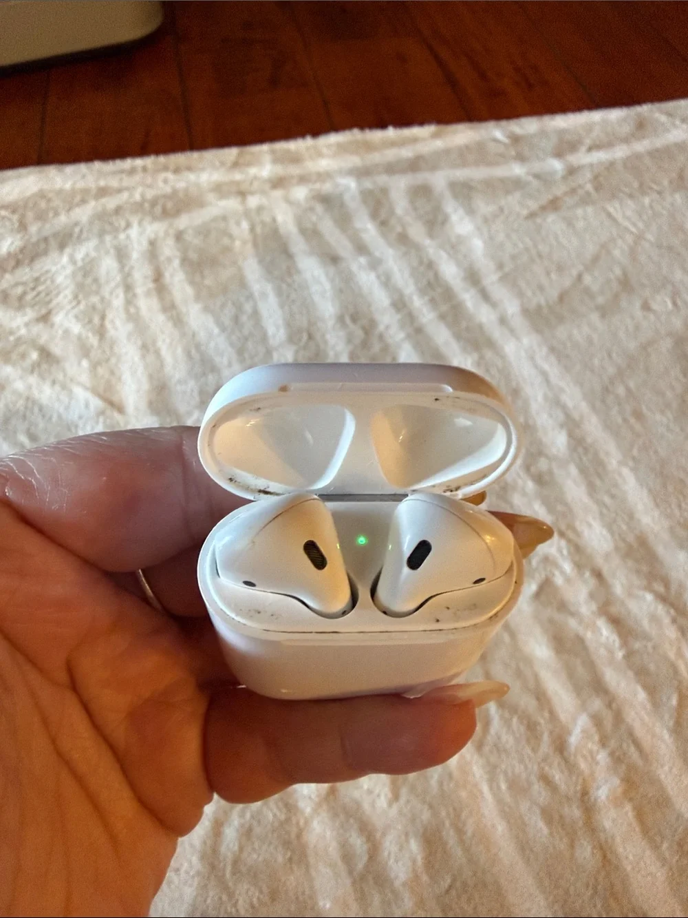 Apple 2nd generation AirPods with Charging case